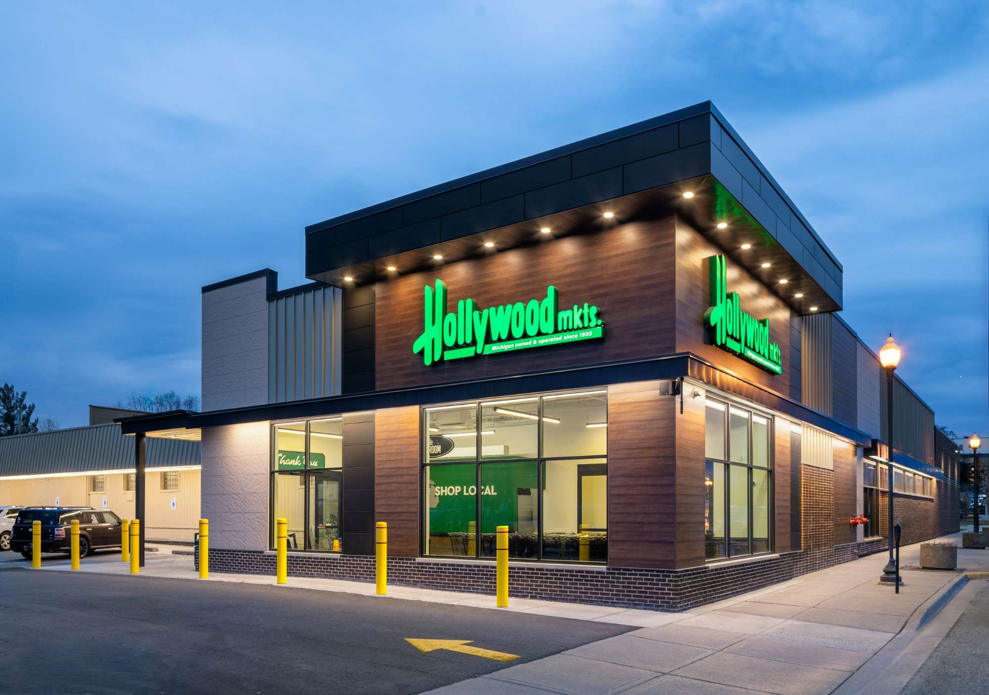 Front of Hollywood Market Store with new signage.
