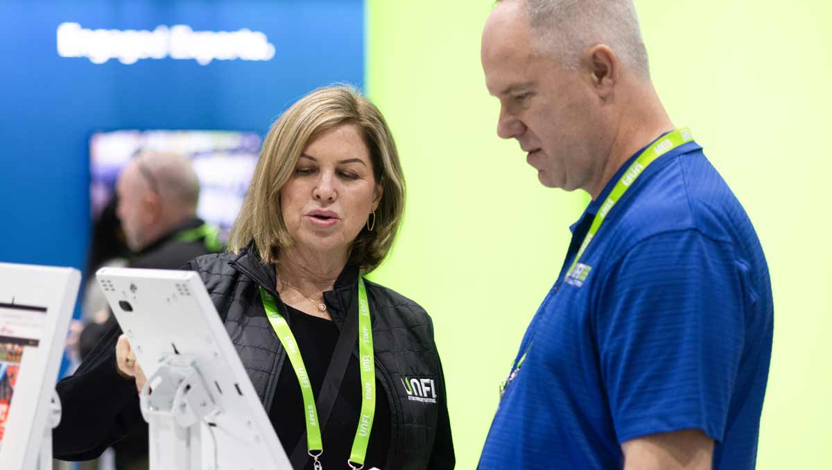 UNFI Service Rep show vendor service program on computer
